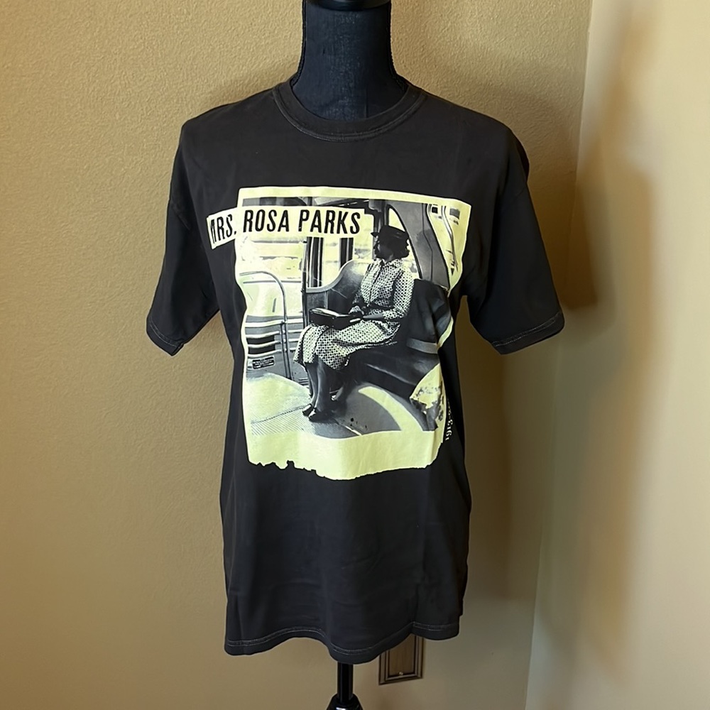 ROSA PARKS black short sleeve T-shirt.  Black history month Size Medium